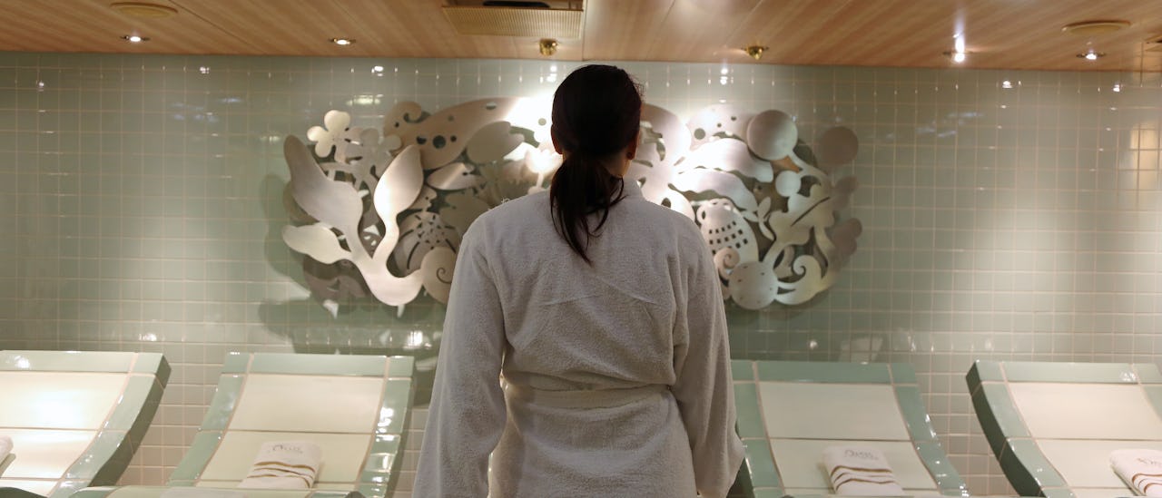 Heated thermal beds in the spa