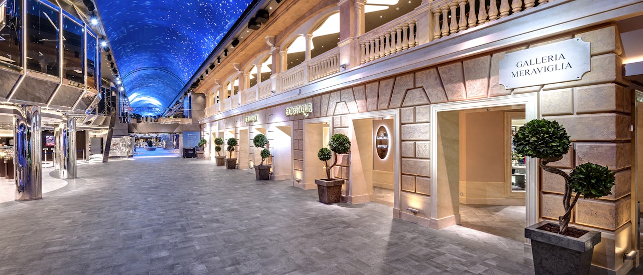 Galleria Meraviglia – a central promenade with boutiques and restaurants that buzzes with music, parties, and entertainment by night