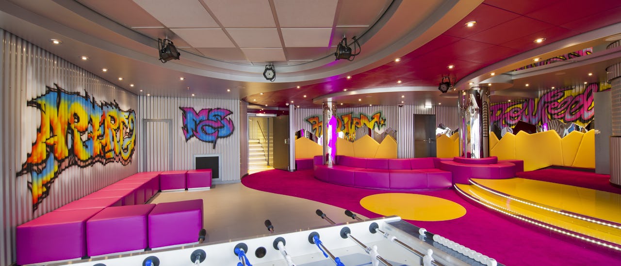 Teens (13-17) enjoy dedicated activities like sports, game tournaments, dance classes, trivia, live music and discos!